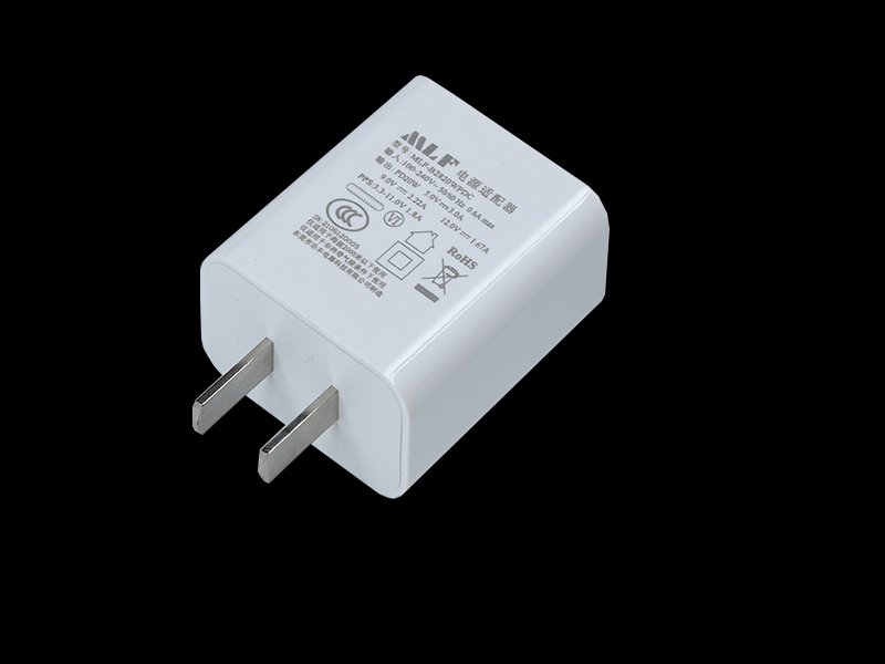 B28 PD20W 中规充电器 